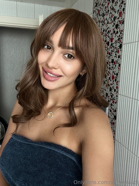 Vanessasol model naked photos