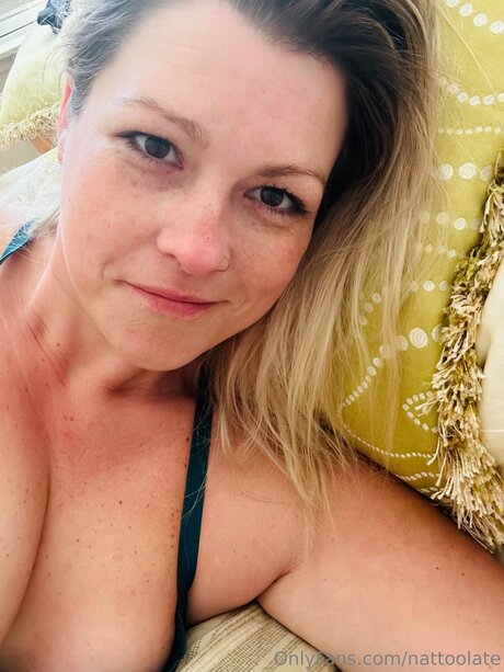 Nattoolate model free pictures