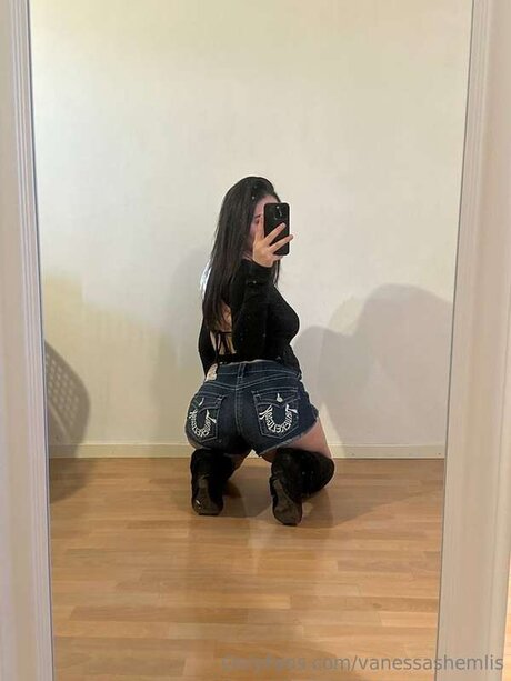 Vanessashemlis model porn picture