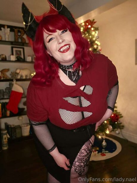 Lady Nael nudes actress picture