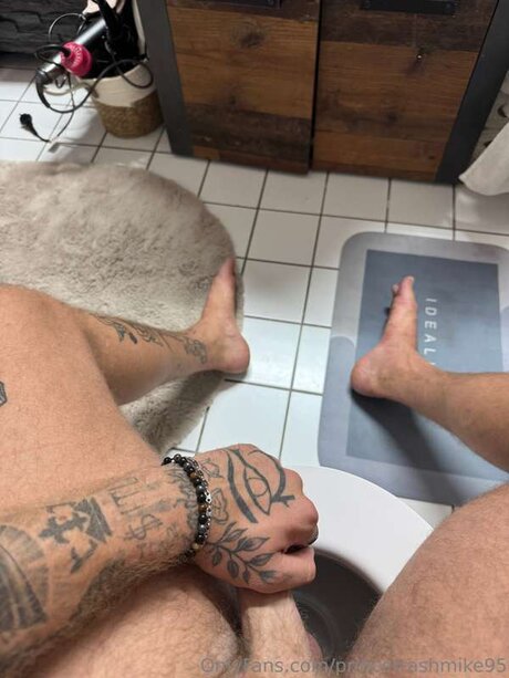 Mikeyboy95 pornstar sex pic