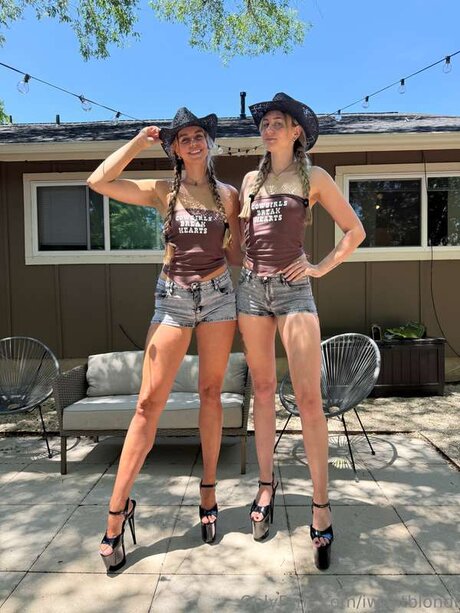 Iwantblondi star photos