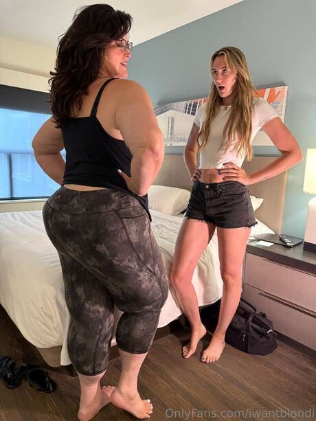 Iwantblondi model galleries