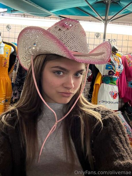 Olivemae nude model pictures