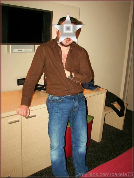 Bakela75 model hd photo