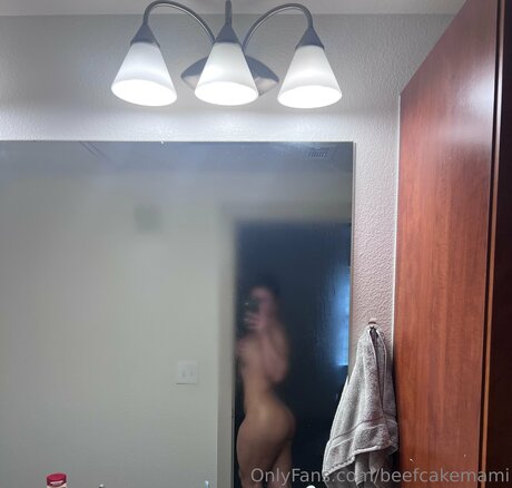 Beefcakemami model pretty photo