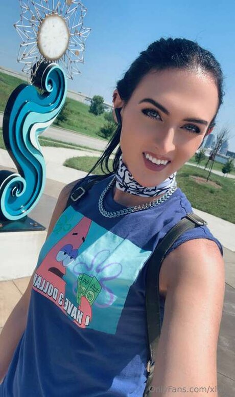 Xlayy model naked pictures