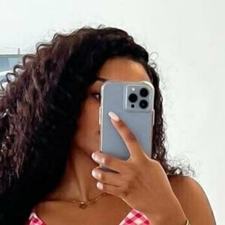 carolinneoliveirafree nude actress photos