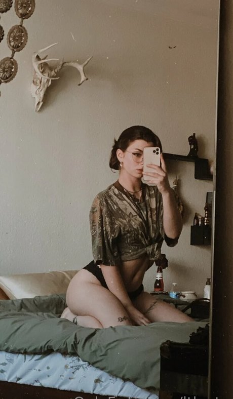 Ltlyata nudes star img