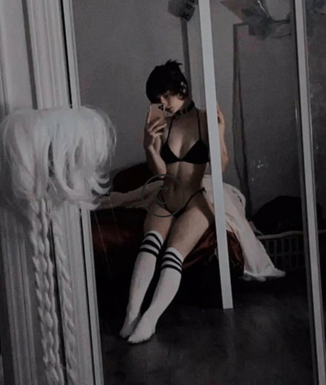 Ltlyata model sexy picture