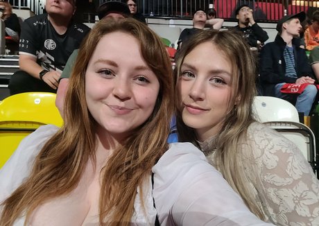 Holiwhirl pornstar nude galleries