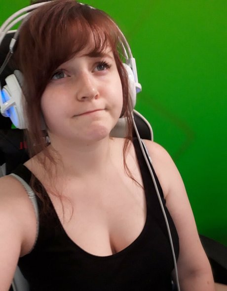 Holiwhirl adult actress img