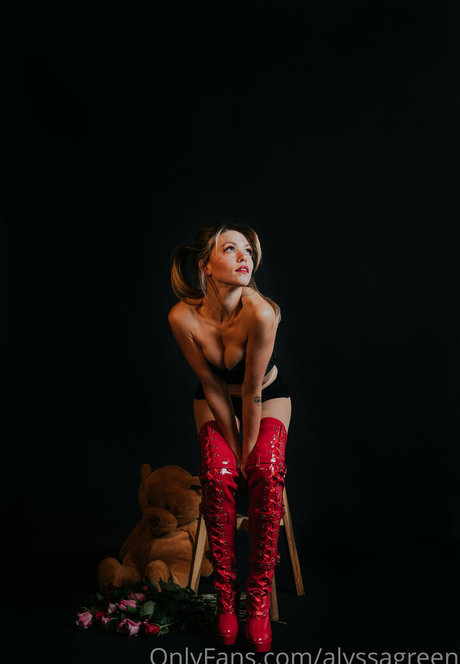 alyssagreen star nude img