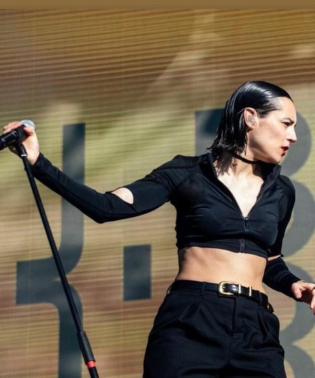 Jehnny Beth model nudes image