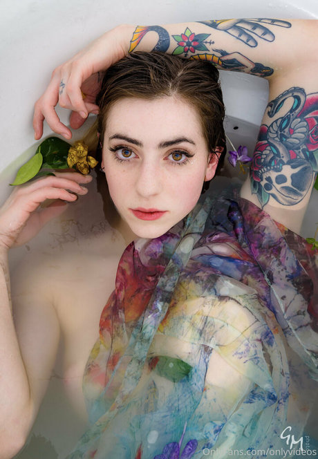 onlyvideos model hot image