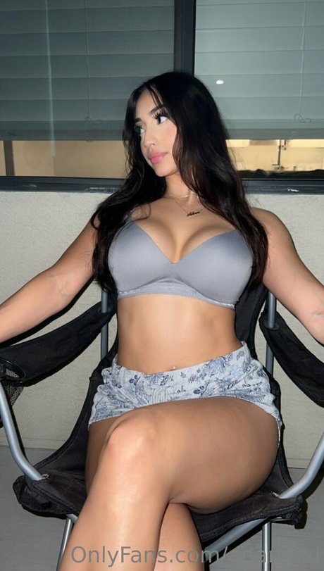 anamaxi hot actress img