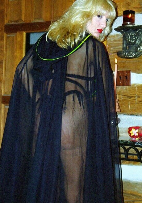 Sable Holiday model top photos