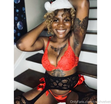 crushvelvet model best picture