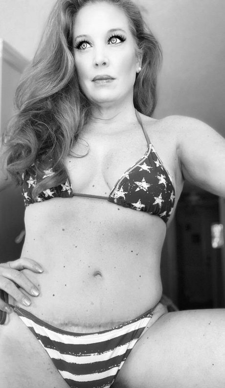 Tammera Carter exclusive model image