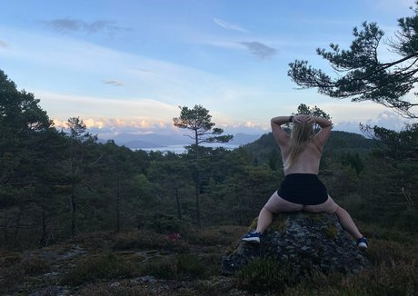 hulder model naked archive