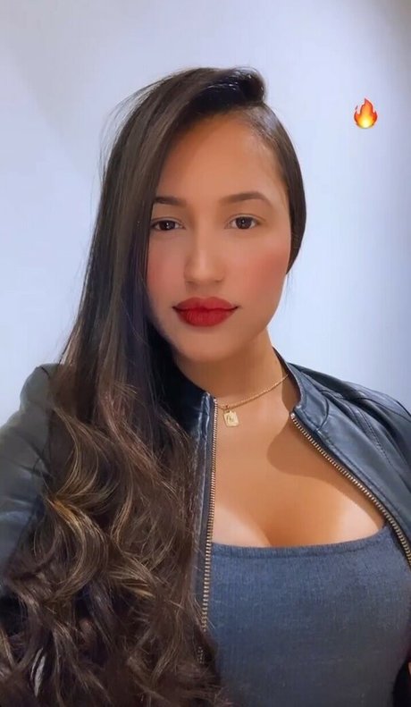 Flavia Carolayne model porn img