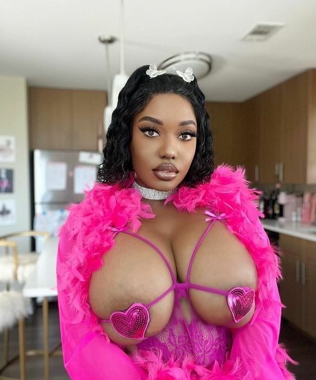 Chawanda Love pornstar art gallery