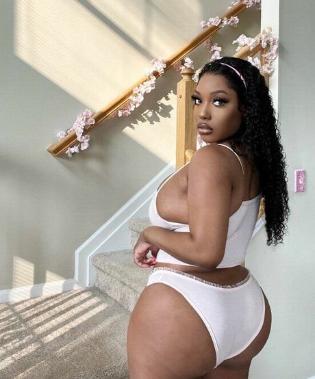 Chawanda Love model high quality pics