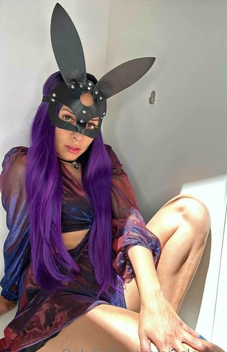 avislovee exclusive pornstar galleries