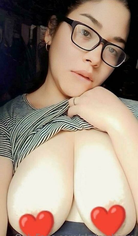 skylarcharm model perfect image