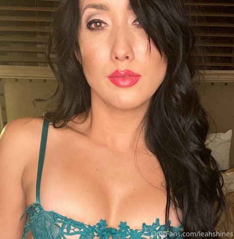 leahshines erotic actress picture