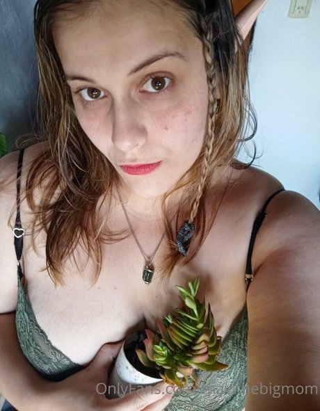 mavithebigmom star hot pic