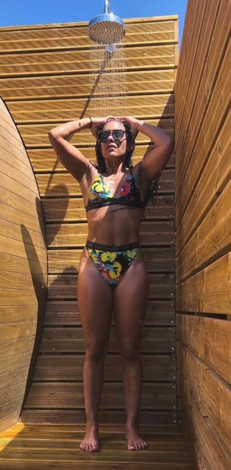 Alex Scott top star pictures