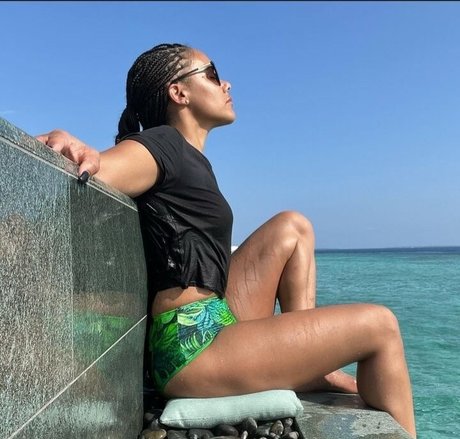 Alex Scott model best picture