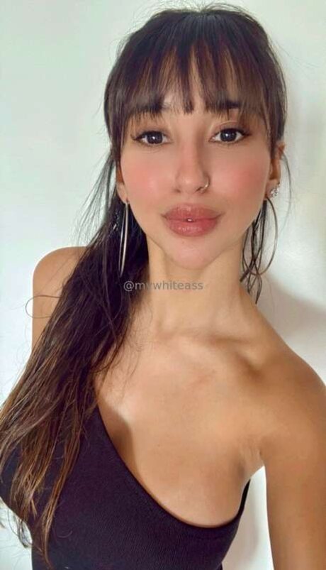 Yourwhiteass model pretty galleries