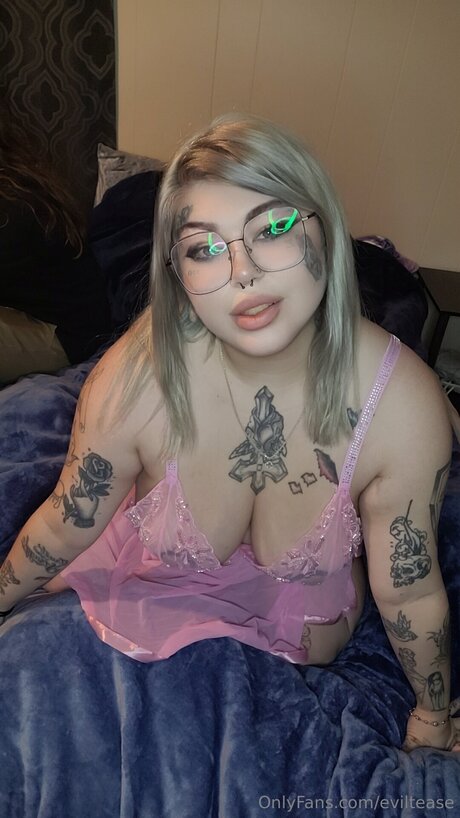 Eviltease star exclusive image