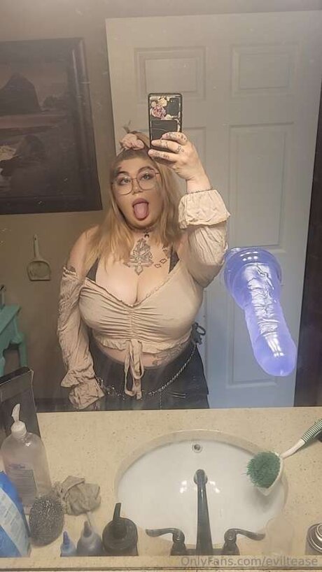 Eviltease exclusive star image