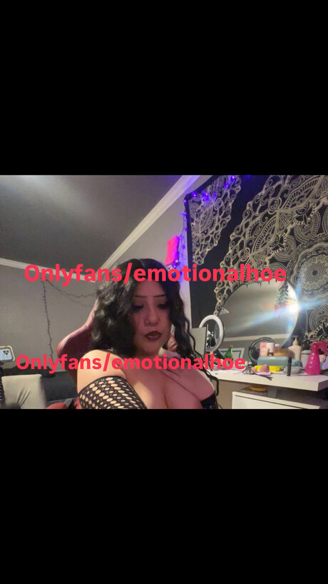 Emotionalhoe model pretty img