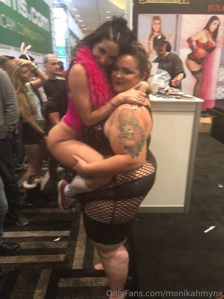 Monikamynx69 pornstar image