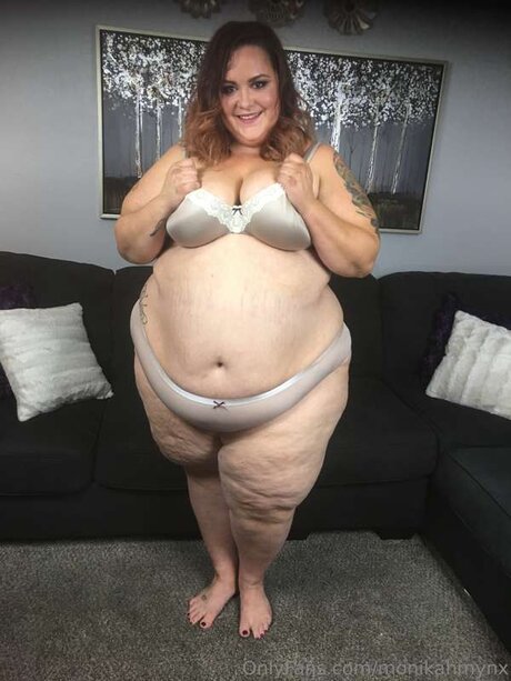 Monikamynx69 porn model pic