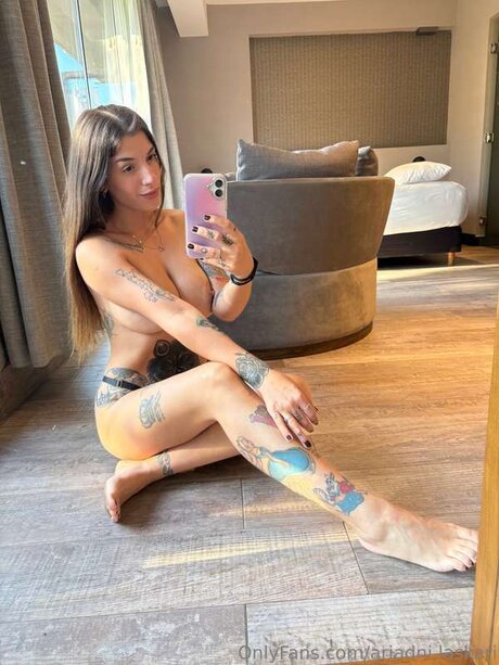 Ariadni Laskari art model gallery