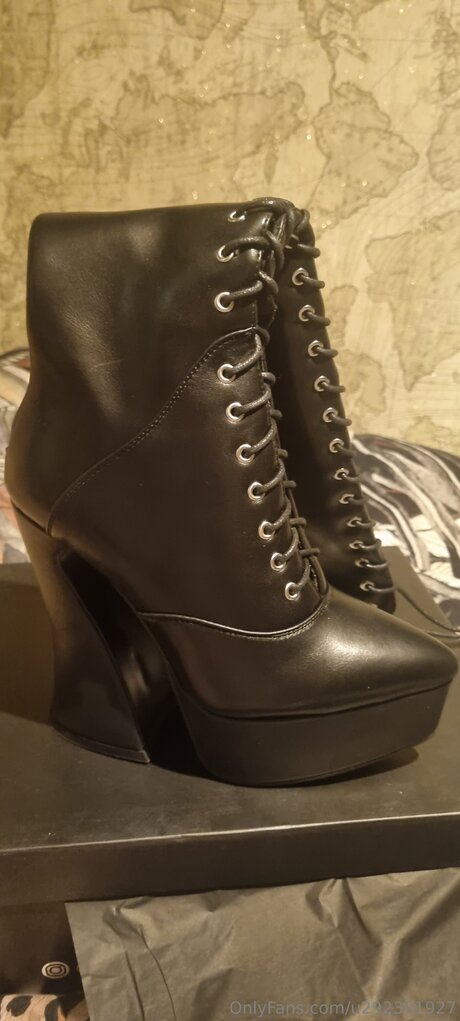 U292301927 model high quality picture