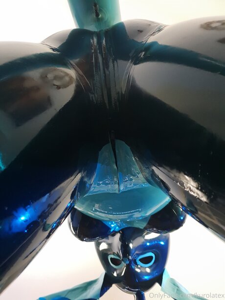 Kurolatex naked actress pic