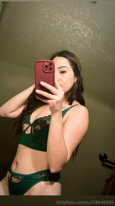 U118646095 pornstar high quality image