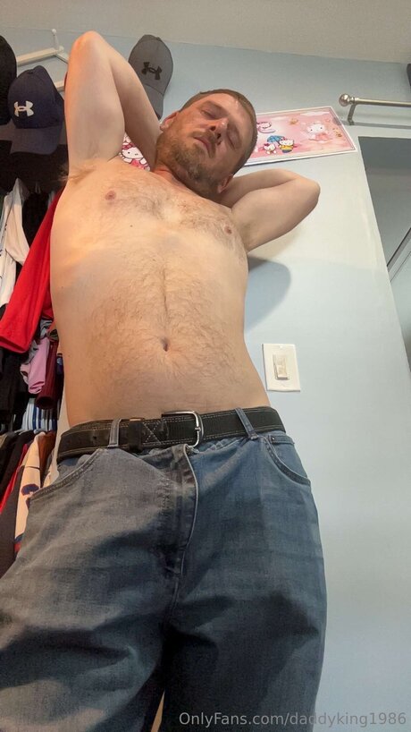 Daddyking1986 naked star photo