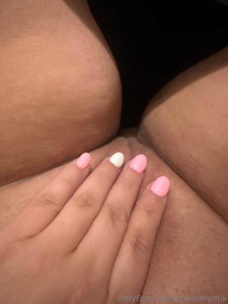 Mommymik hot model images