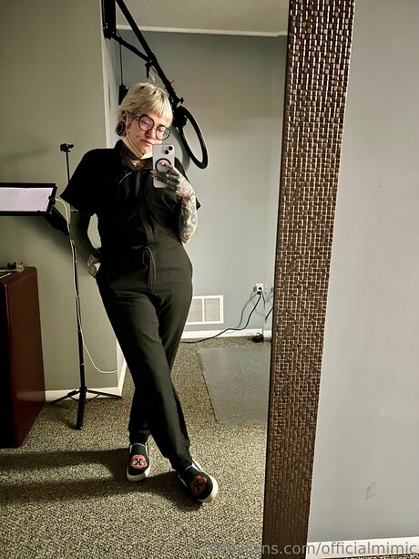 Officialmimic adult actress photo