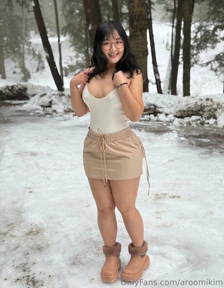 Aroomi Kim star naked pics