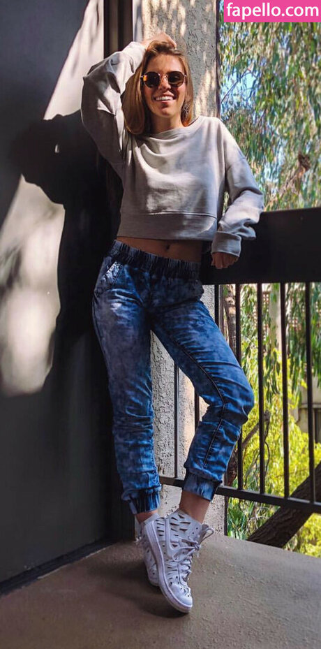 Amymarie Gaertner star art photos