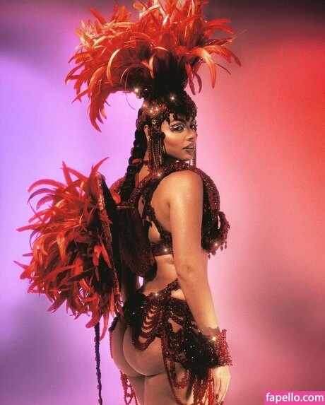 Menina Veneno erotic pornstar photos