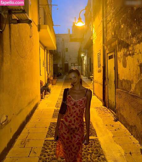 Nina Chuba free star images